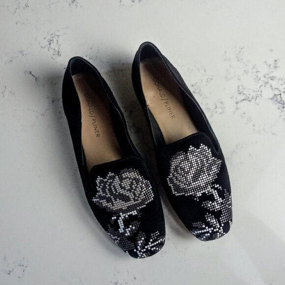 Donald Pliner Embellished Suede Slip-On Flats 6M - Picture 5 of 9